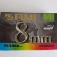 Videocassetta Fuji P5-60 da 8 mm.