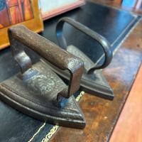 Ferro da stiro antico