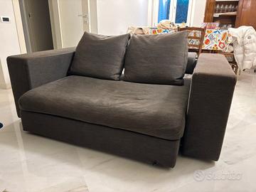 Divano due posti in tessuto grigio 