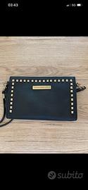 Mini borsa a tracolla nera con borche dorate Trope