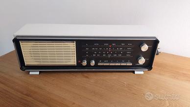 Radio d'epoca Lumophon, prodotta da Grundig Italia