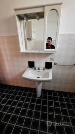 specchio più lavandino 