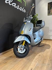 Vespa GTS 300 SuperTech hpe 75 th anniversario