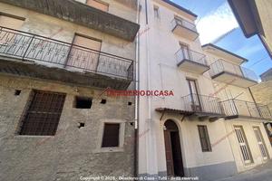 Casa, Montalbano Elicona.