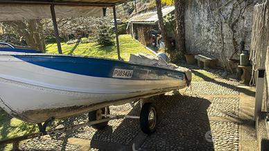 Barca a motore modello Canadian 430