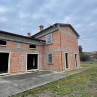 CASA ACCOSTATA AL GREZZO CON TERRENO AGRICOLO