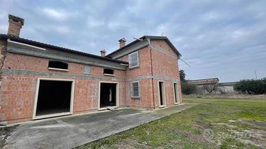 CASA ACCOSTATA AL GREZZO CON TERRENO AGRIC