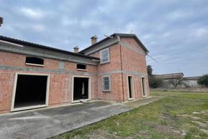 CASA ACCOSTATA AL GREZZO CON TERRENO AGRIC