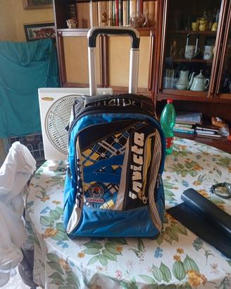 Invicta trolley scuola