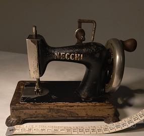 Necchi macchina da cucire