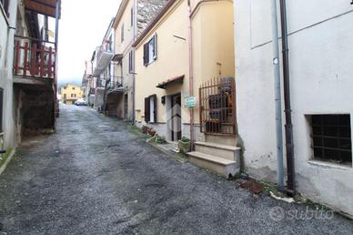 2 LOCALI A MONTORIO ROMANO