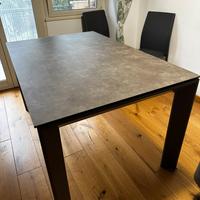 Splendido tavolo 'STONES'