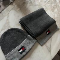 Cappello e sciarpa TOMMY HILFIGER