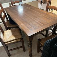 Tavolo in legno massello con sedie