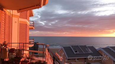 NETTUNO : Vista mare a 50 m dalla spiaggia