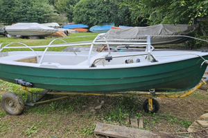 Barca da pesca con motore