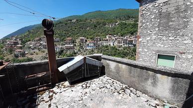 Piglio, da ristrutturare su due livelli