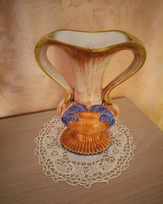 Vecchio vaso/anfora in ceramica policroma.