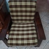 Poltrone legno massello, e cuscini.
