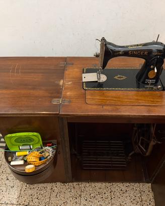 Macchina da cucire d'epoca SINGER (1939)