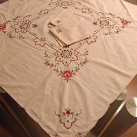 tovaglia da thè vintage ricamata a punto croce 