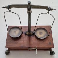 Bilancia vintage antica da farmacista 