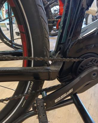 Bici CUBE in alluminio pedalata assistita