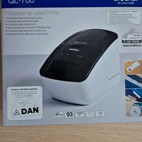 Stampante per etichette marca Brother QL-700