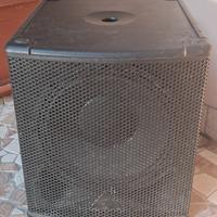 Subwoofer attivo Behringer Eurolive B1200D-PRO.

-