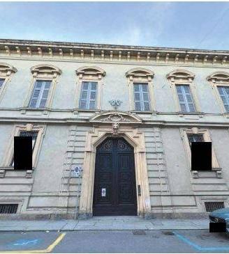 Immobile in asta di 597 m² con più di 5 locali a C