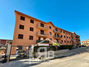 Capaci - luminoso 4 vani con posto auto