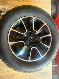 Cerci in lega dacia con gomme