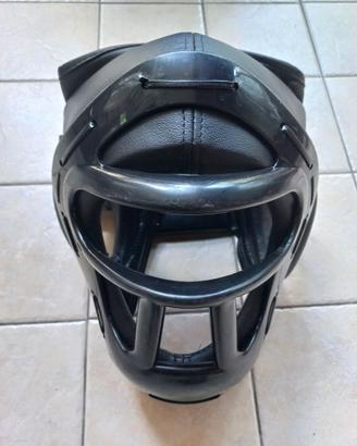 Casco protettivo per sport di contatto 30€