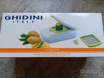 taglia affetta verdure con contenitore