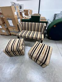 Set divanetto e 2 pouf in tessuto