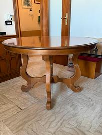 Tavolo in noce allungabile con sedie