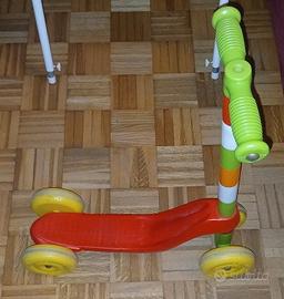 Monopattino bimbi 4 ruote rosso e verde