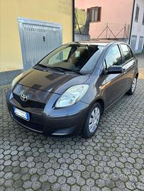auto toyota yaris 1000 benzina