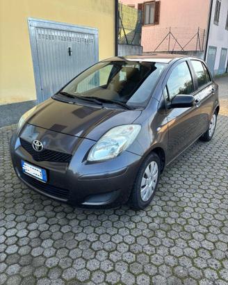 auto toyota yaris 1000 benzina
