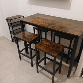 Tavolo alto e sgabelli