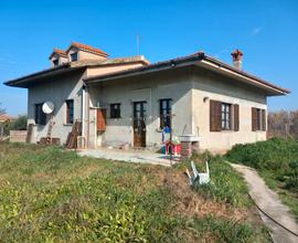 Villino libero sui 4 lati da ristrutturare