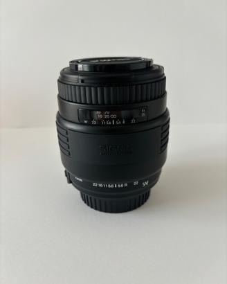 Sigma UC Zoom 70-210 mm f/4-5.6 attacco Canon EF