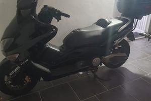 T-Max con bauletto