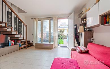 VILLETTA INDIPENDENTE CON DOPPIO GIARDINO, BOX E C