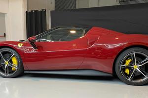 Ferrari 296 gtb pari al nuovo