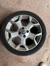 Cerchi e pneumatici originali Ford