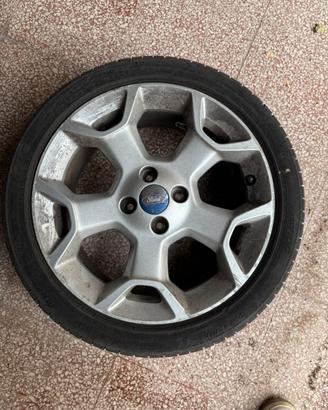 Cerchi e pneumatici originali Ford