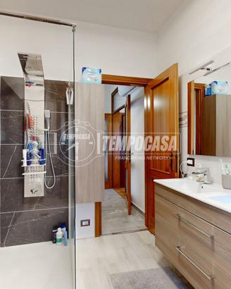 TRILOCALE CON TAVERNA DI 40 MQ, ORTO PRIVATO E GAR