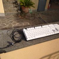 tastiera gaming RGB illuminata