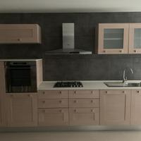 Cucina di marca completa di elettrodomestici